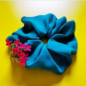 HANDMADE GREENISH BLUE SCRUNCHIE